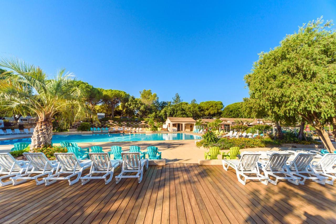 Chalets Met Buitenkeuken Op Camping Lei Suves - Joycasa Roquebrune-sur Argens Exterior foto
