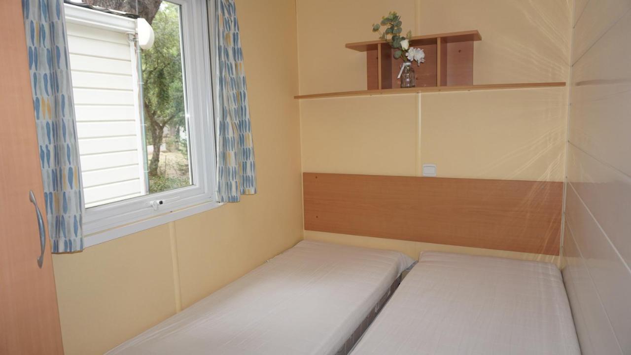Chalets Met Buitenkeuken Op Camping Lei Suves - Joycasa Roquebrune-sur Argens Exterior foto