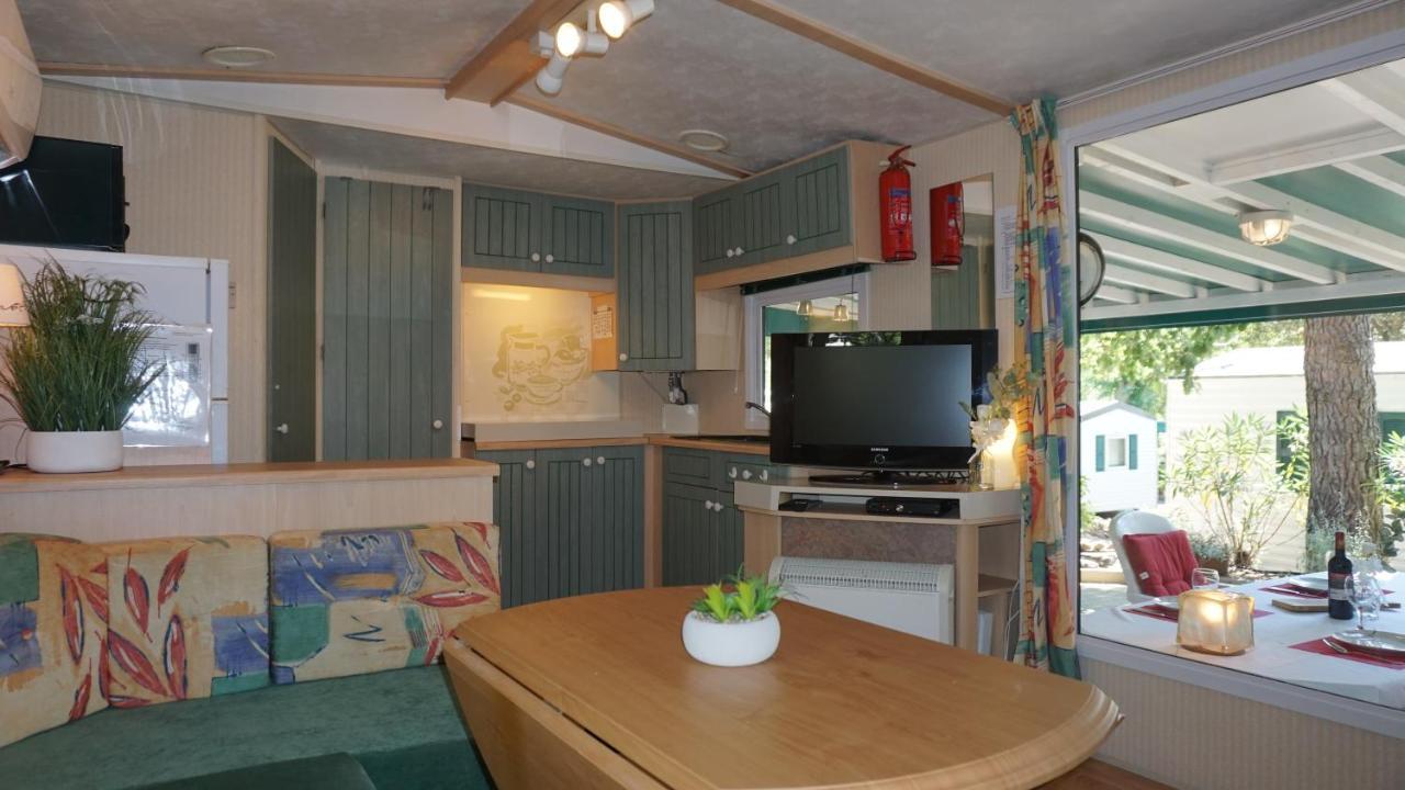 Chalets Met Buitenkeuken Op Camping Lei Suves - Joycasa Roquebrune-sur Argens Exterior foto