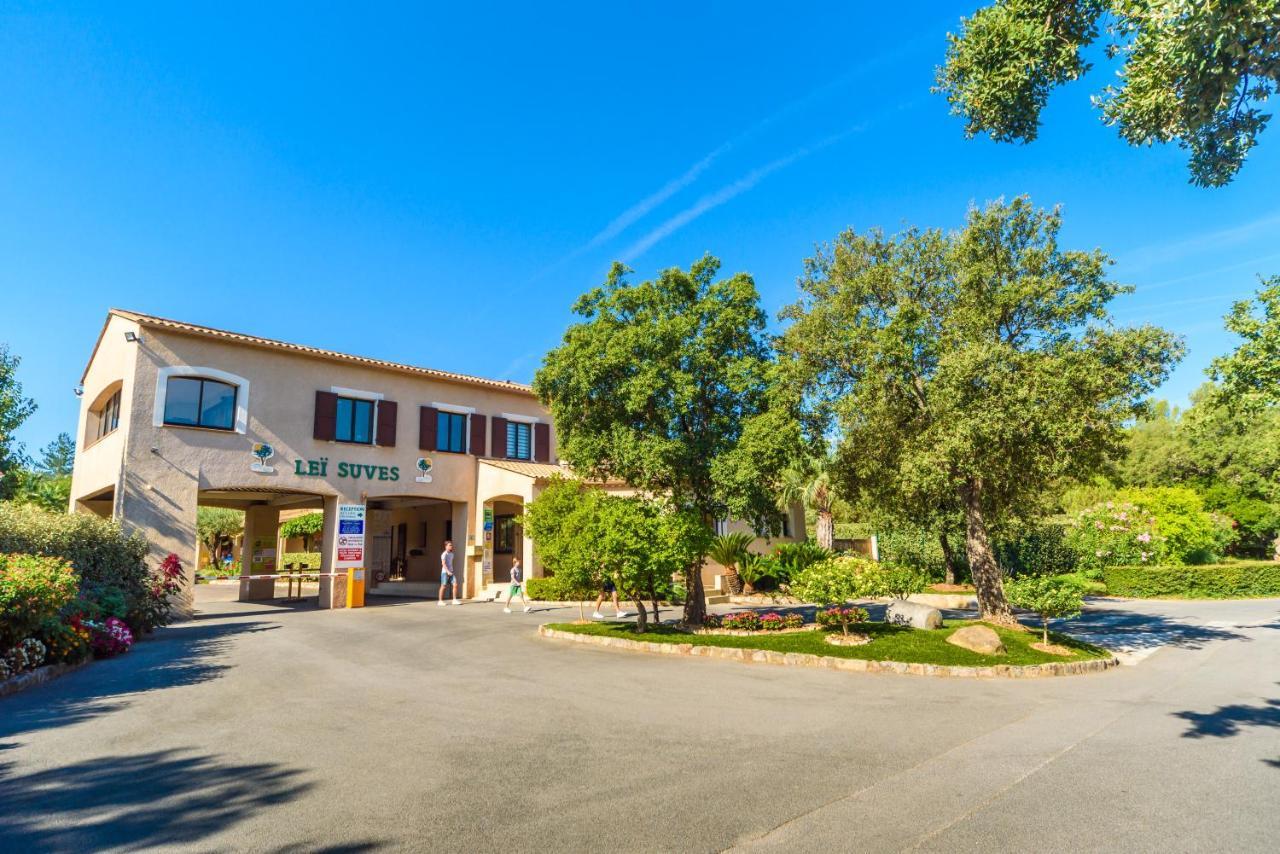Chalets Met Buitenkeuken Op Camping Lei Suves - Joycasa Roquebrune-sur Argens Exterior foto