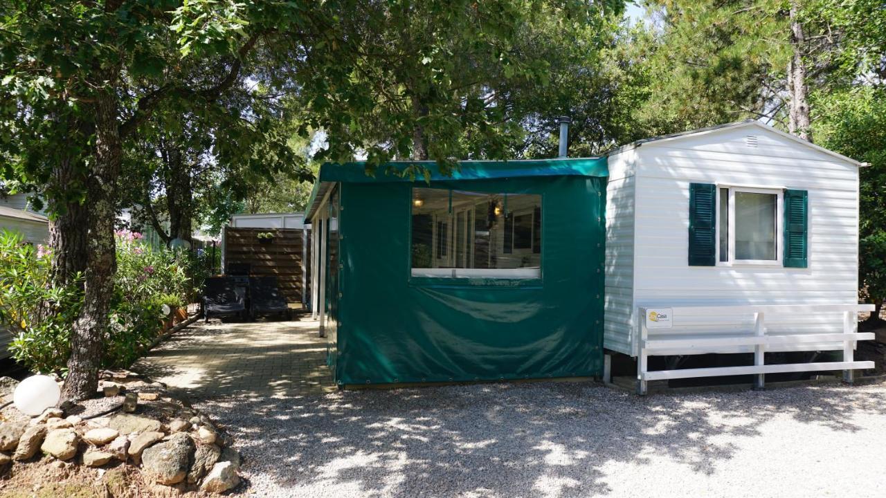 Chalets Met Buitenkeuken Op Camping Lei Suves - Joycasa Roquebrune-sur Argens Exterior foto