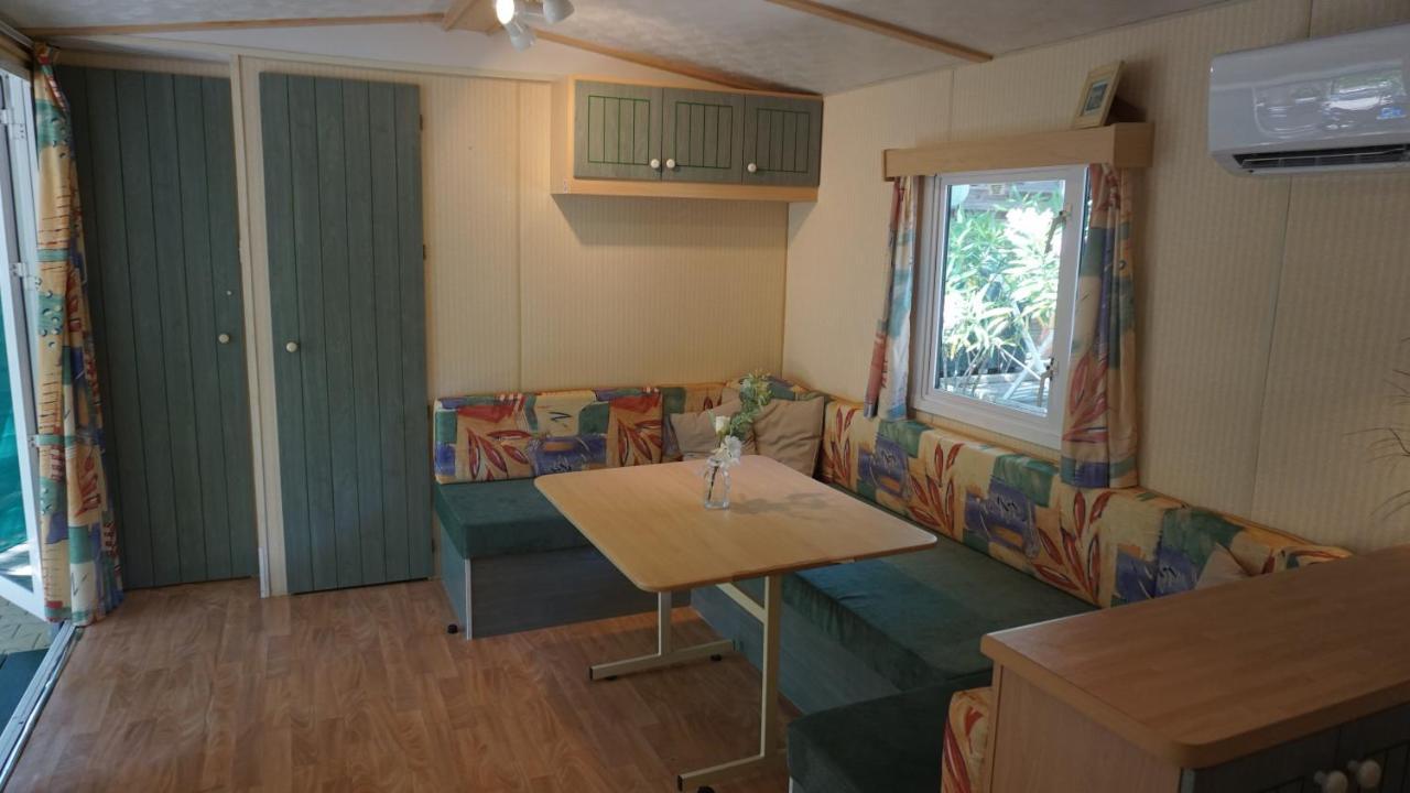 Chalets Met Buitenkeuken Op Camping Lei Suves - Joycasa Roquebrune-sur Argens Exterior foto