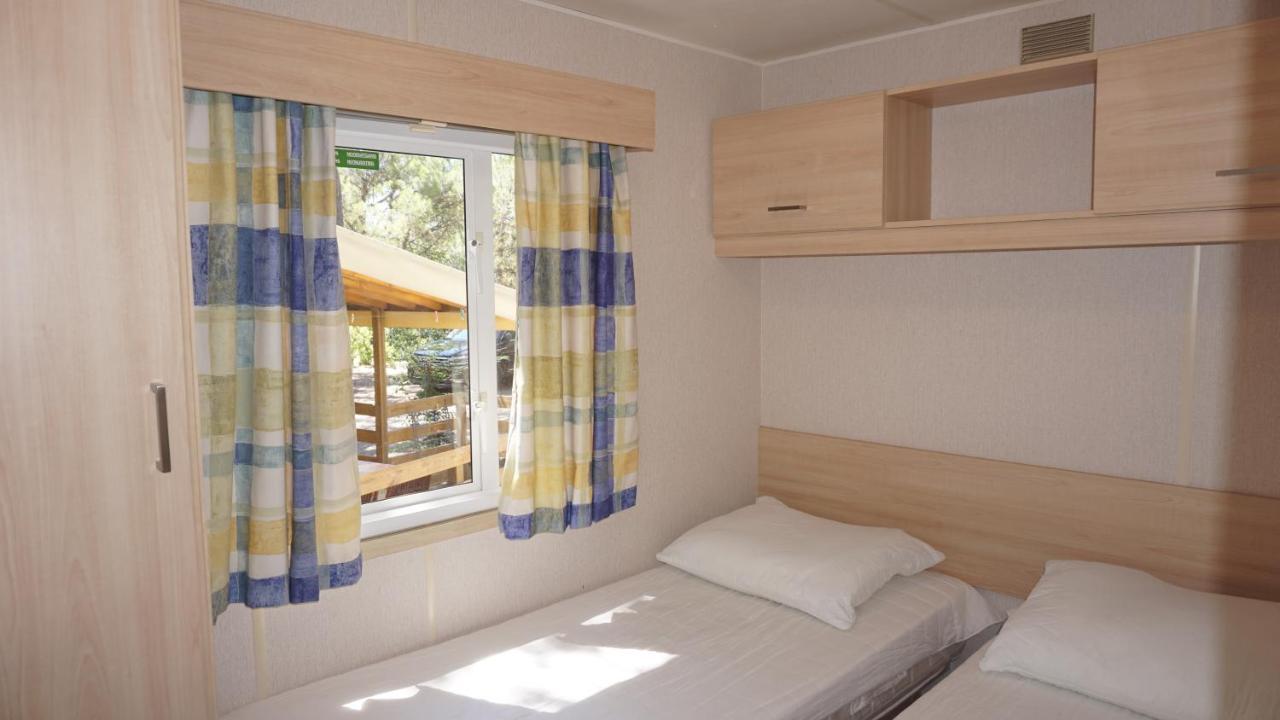 Chalets Met Buitenkeuken Op Camping Lei Suves - Joycasa Roquebrune-sur Argens Exterior foto