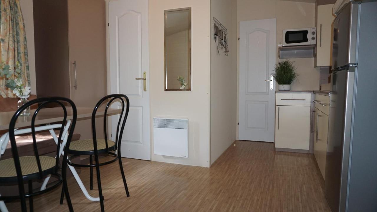 Chalets Met Buitenkeuken Op Camping Lei Suves - Joycasa Roquebrune-sur Argens Exterior foto