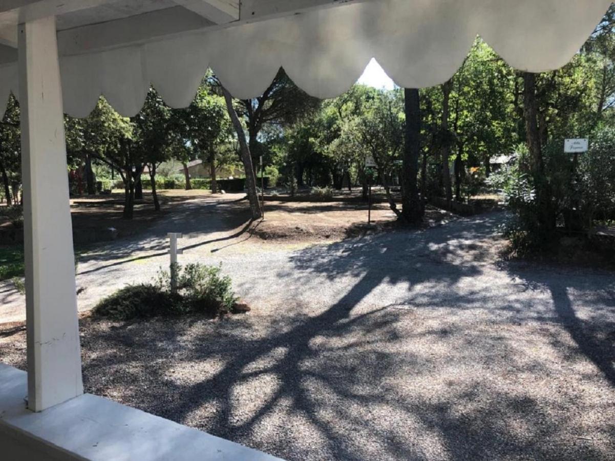 Chalets Met Buitenkeuken Op Camping Lei Suves - Joycasa Roquebrune-sur Argens Exterior foto