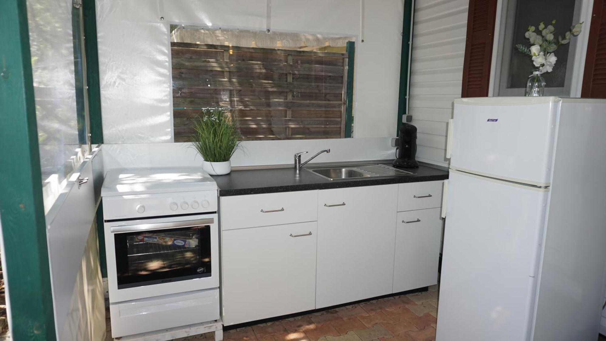 Chalets Met Buitenkeuken Op Camping Lei Suves - Joycasa Roquebrune-sur Argens Zimmer foto