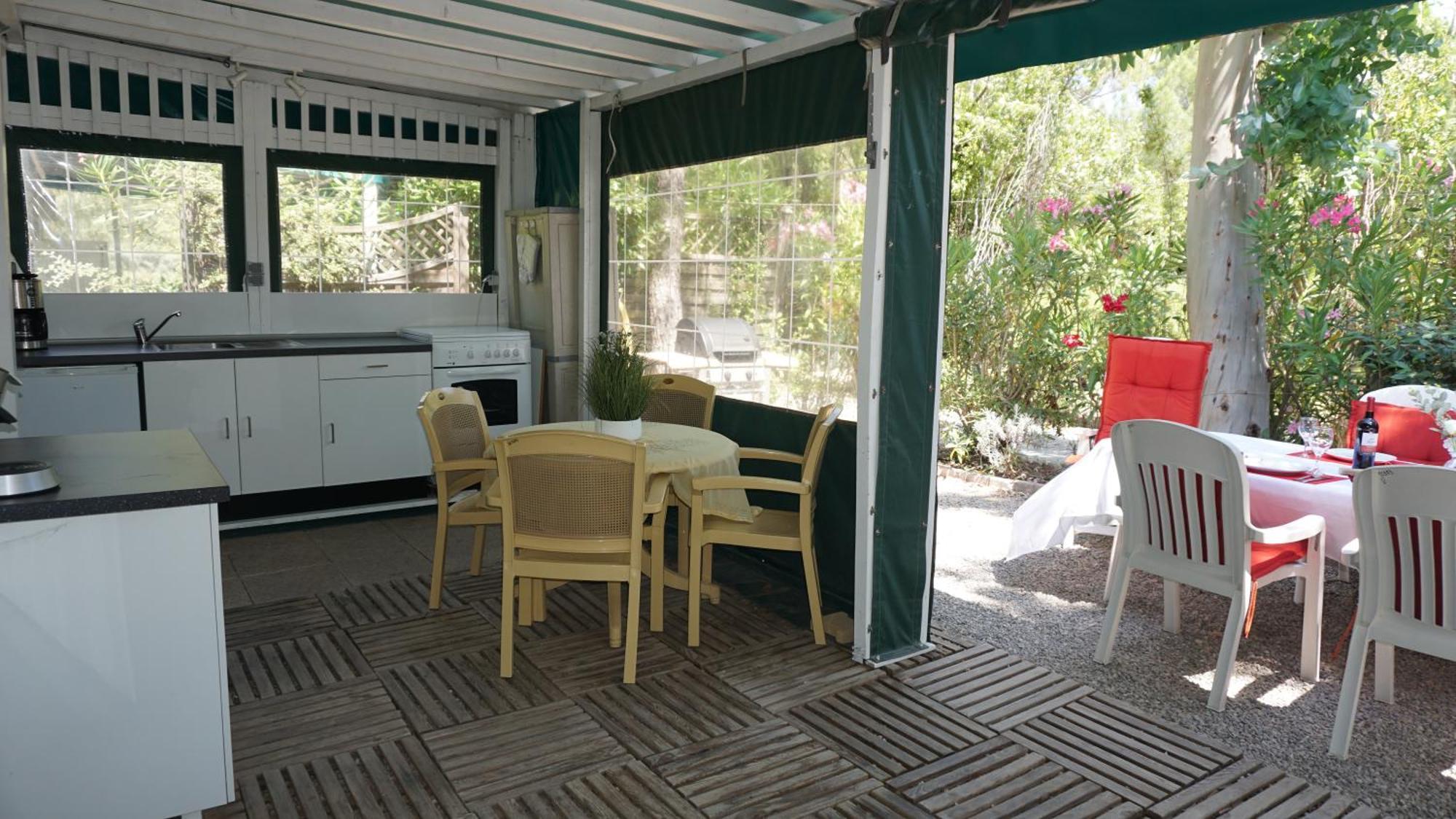 Chalets Met Buitenkeuken Op Camping Lei Suves - Joycasa Roquebrune-sur Argens Zimmer foto