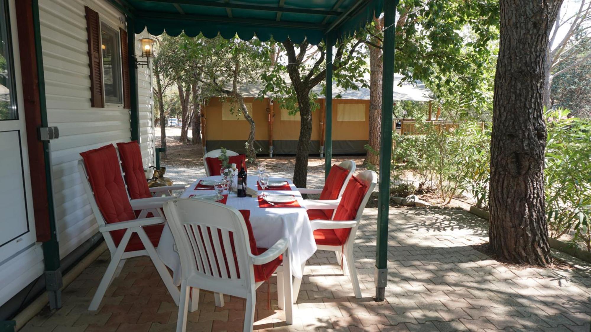 Chalets Met Buitenkeuken Op Camping Lei Suves - Joycasa Roquebrune-sur Argens Zimmer foto