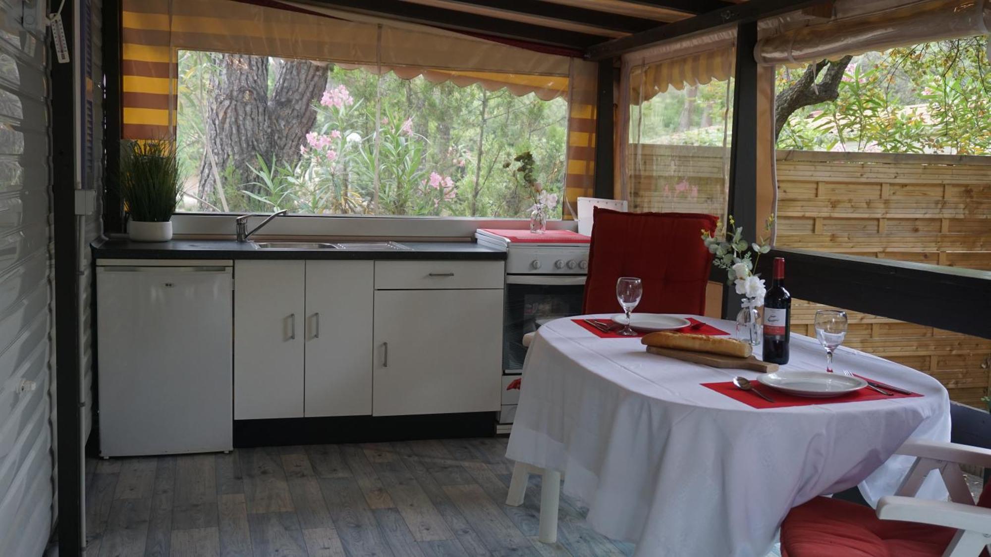 Chalets Met Buitenkeuken Op Camping Lei Suves - Joycasa Roquebrune-sur Argens Zimmer foto